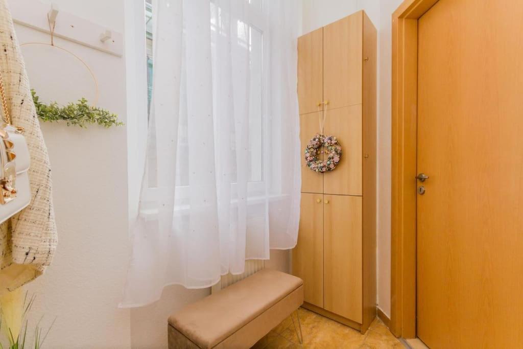 Trendy 2 Room Flat, Next To Corvin Mall Free Huge Garage! Ac,Dishwasher,Washmachine, Smart Tv Budapesta Exterior foto