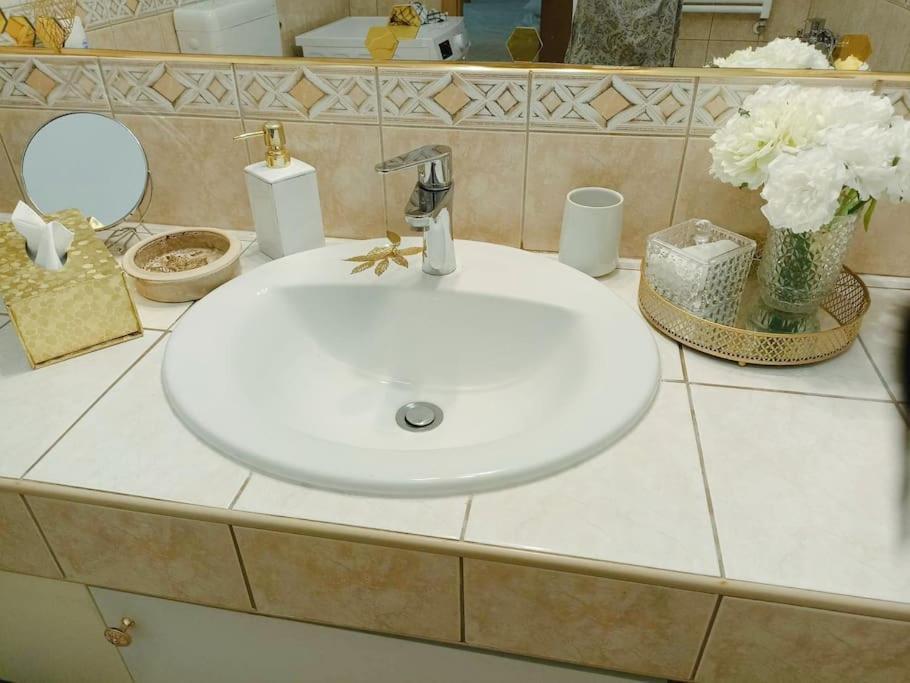 Trendy 2 Room Flat, Next To Corvin Mall Free Huge Garage! Ac,Dishwasher,Washmachine, Smart Tv Budapesta Exterior foto
