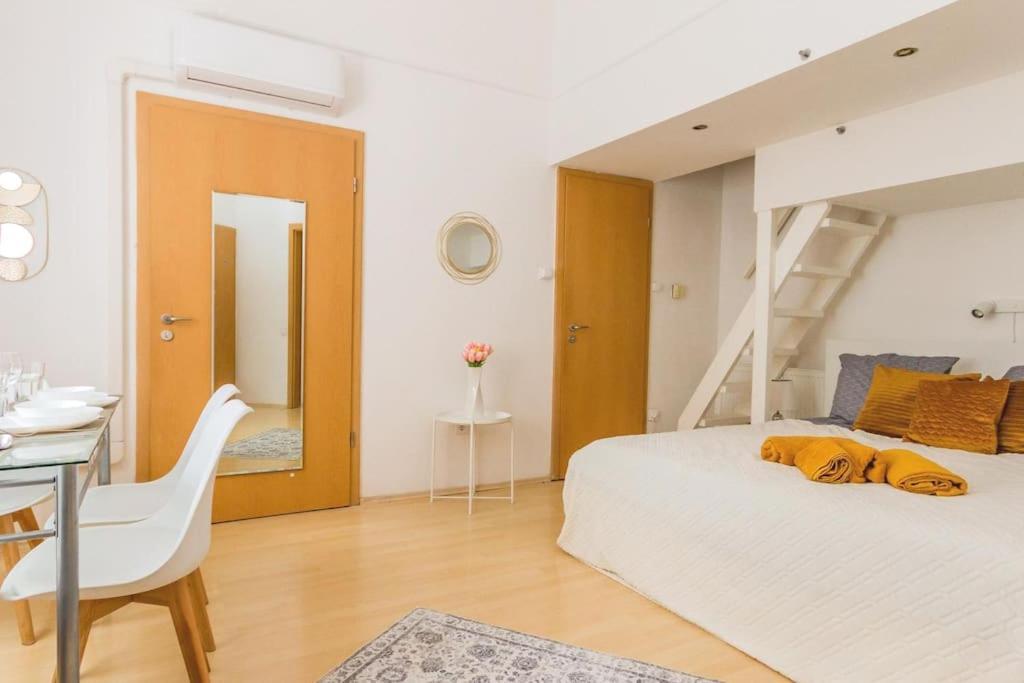 Trendy 2 Room Flat, Next To Corvin Mall Free Huge Garage! Ac,Dishwasher,Washmachine, Smart Tv Budapesta Exterior foto