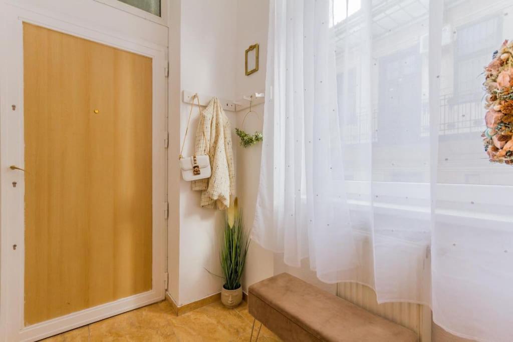 Trendy 2 Room Flat, Next To Corvin Mall Free Huge Garage! Ac,Dishwasher,Washmachine, Smart Tv Budapesta Exterior foto