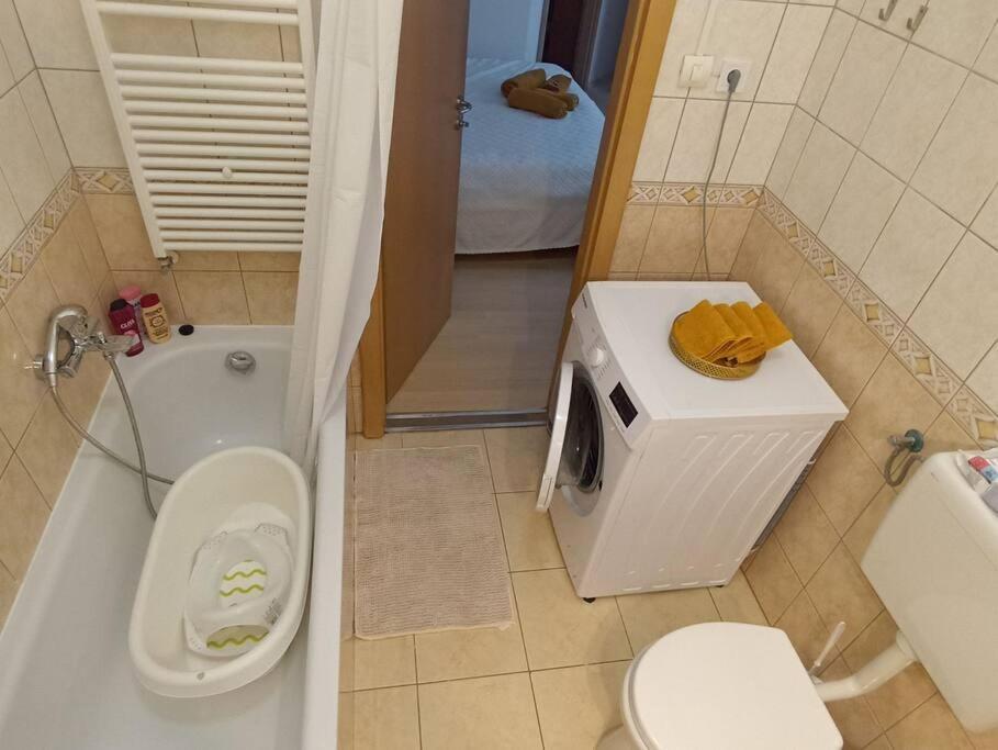 Trendy 2 Room Flat, Next To Corvin Mall Free Huge Garage! Ac,Dishwasher,Washmachine, Smart Tv Budapesta Exterior foto