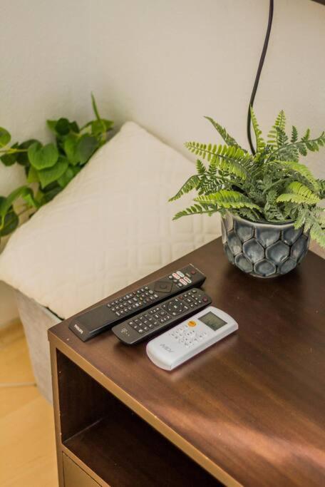 Trendy 2 Room Flat, Next To Corvin Mall Free Huge Garage! Ac,Dishwasher,Washmachine, Smart Tv Budapesta Exterior foto