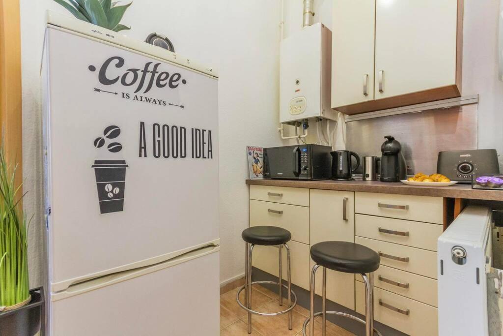 Trendy 2 Room Flat, Next To Corvin Mall Free Huge Garage! Ac,Dishwasher,Washmachine, Smart Tv Budapesta Exterior foto