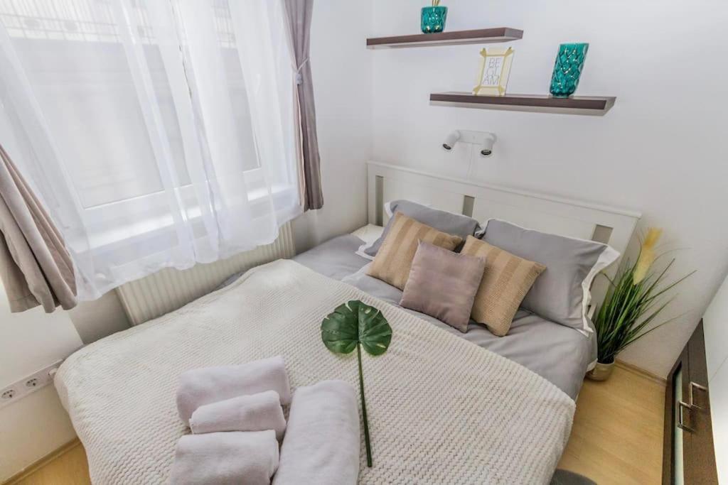 Trendy 2 Room Flat, Next To Corvin Mall Free Huge Garage! Ac,Dishwasher,Washmachine, Smart Tv Budapesta Exterior foto