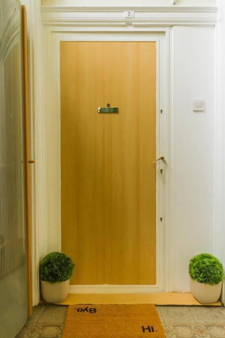 Trendy 2 Room Flat, Next To Corvin Mall Free Huge Garage! Ac,Dishwasher,Washmachine, Smart Tv Budapesta Exterior foto