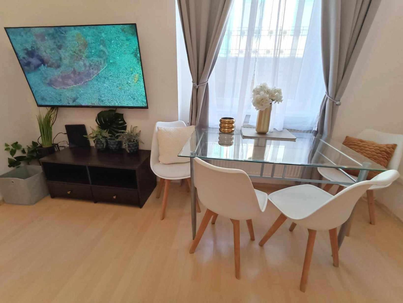 Trendy 2 Room Flat, Next To Corvin Mall Free Huge Garage! Ac,Dishwasher,Washmachine, Smart Tv Budapesta Exterior foto