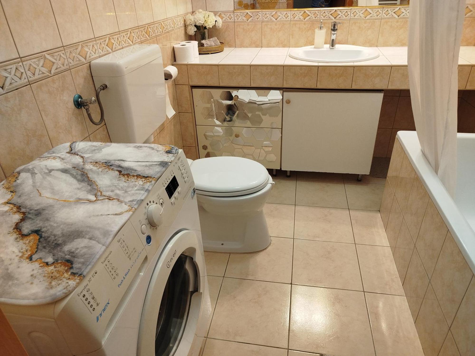 Trendy 2 Room Flat, Next To Corvin Mall Free Huge Garage! Ac,Dishwasher,Washmachine, Smart Tv Budapesta Exterior foto